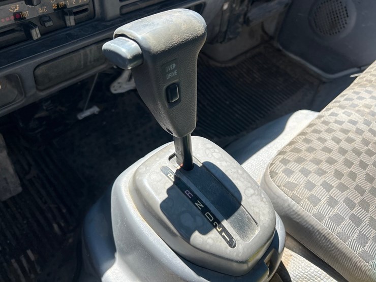 2005-isuzu-nqr-image-52