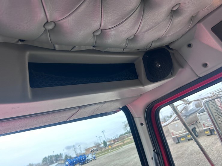 #1009-•-2012-western-star-conventional-4-sleeper-cab-truck-tractor-image-63