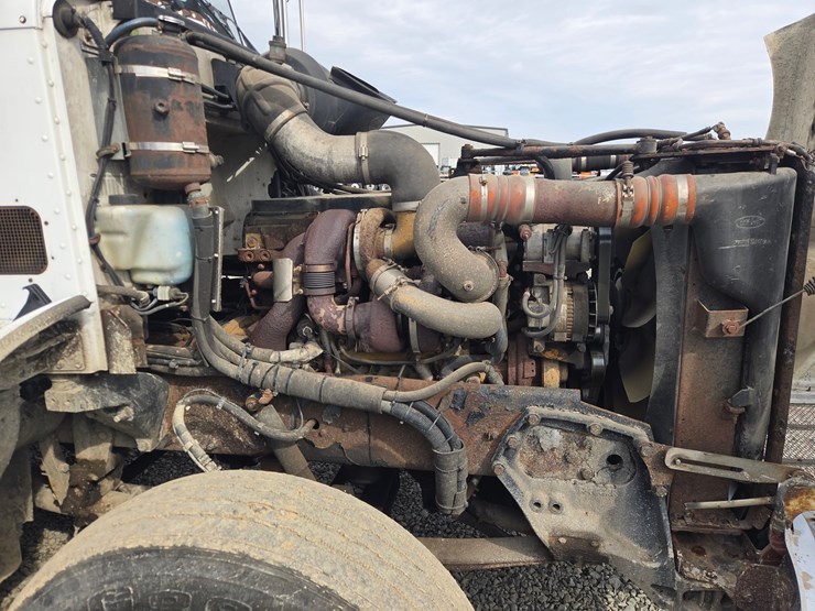 2007-peterbilt-579-image-49