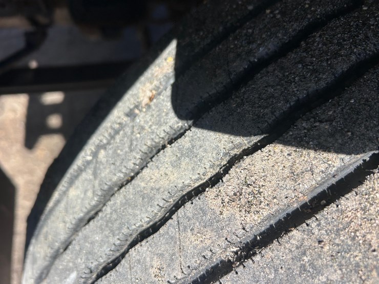 2012-isuzu-npr-image-62