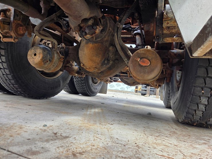 2002-peterbilt-379-image-44