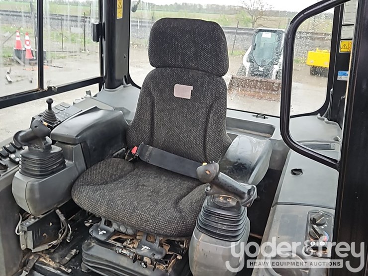 2014-caterpillar-d6k2-xl-image-29