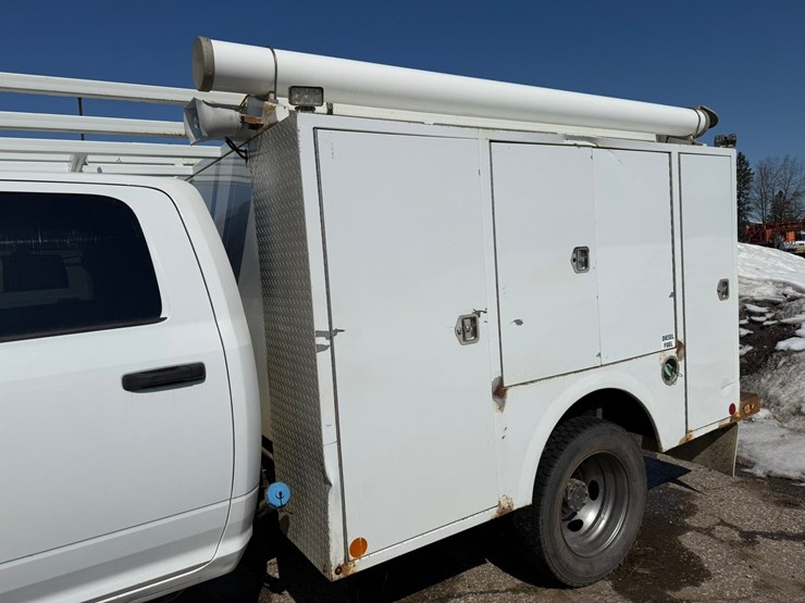 #2049-•-2015-ram-5500-heavy-duty-service-truck-image-12