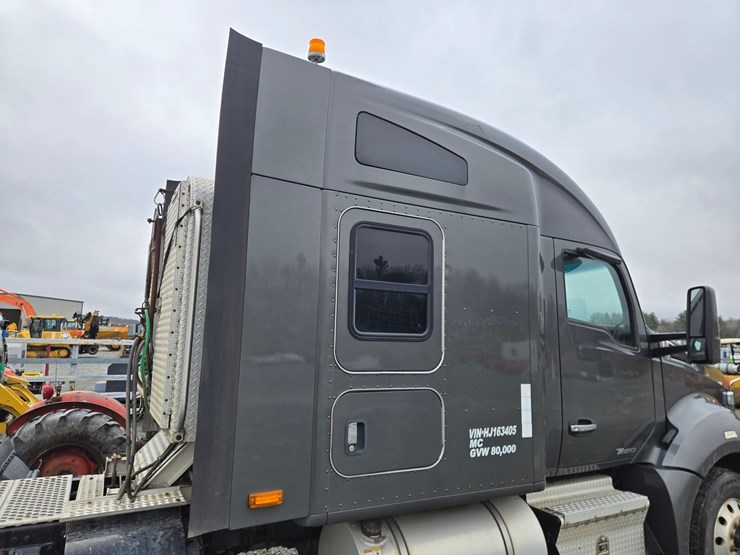 2017-kenworth-t680-image-18