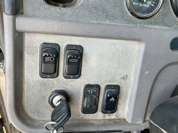 peterbilt-365-image-104