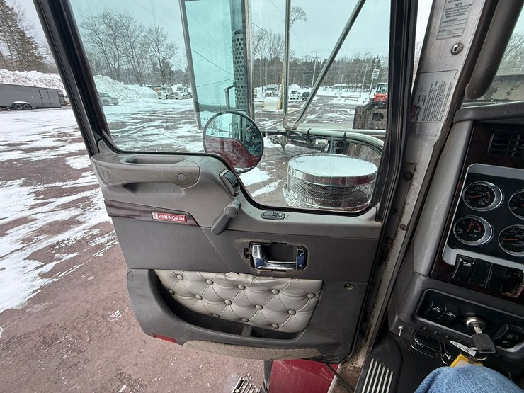 2011-kenworth-t800-image-75