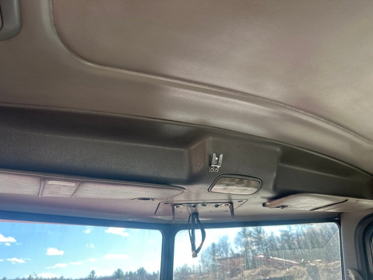 2008-peterbilt-386-image-35