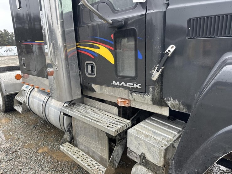 2009-massey-ferguson-8-image-15