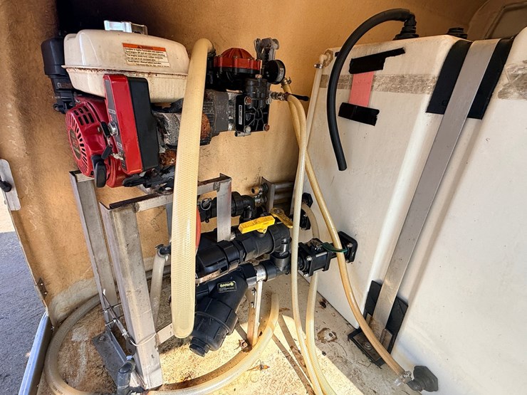 2004-isuzu-npr-image-34