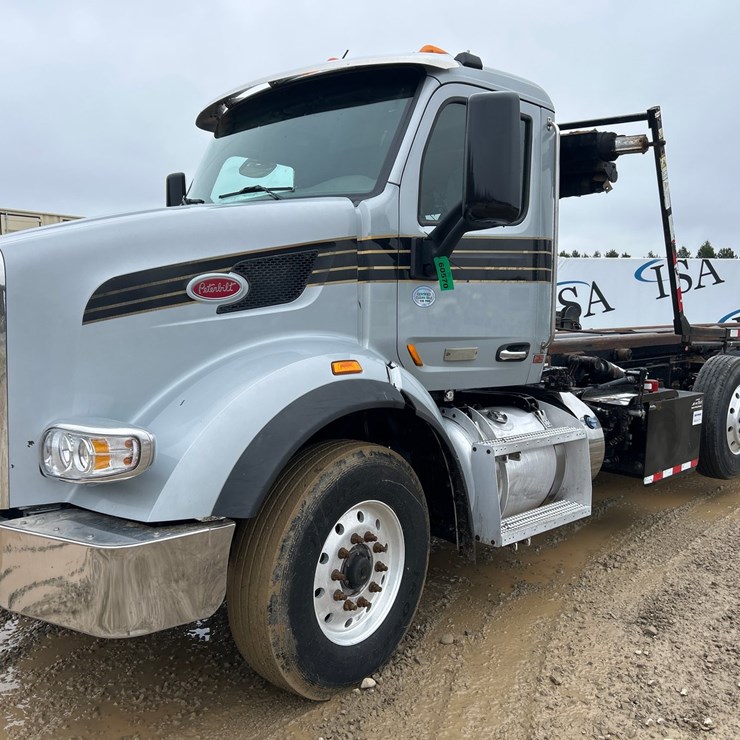 2016 MASSEY-FERGUSON 8