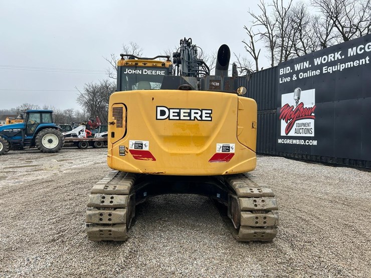 2020-deere-135g-image-3