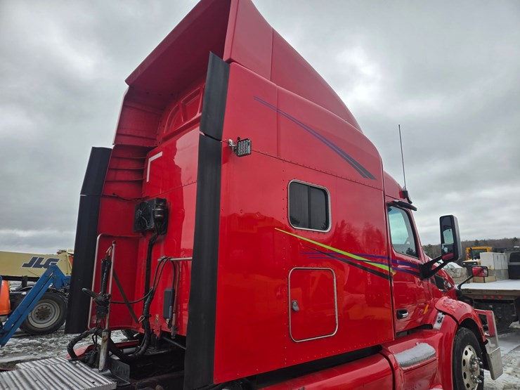 peterbilt-579-image-21
