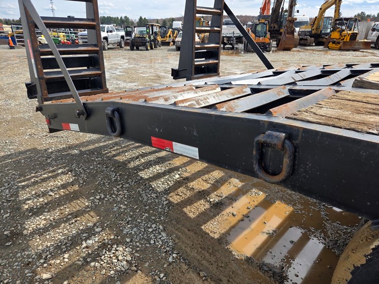 2013-massey-ferguson-8-image-19