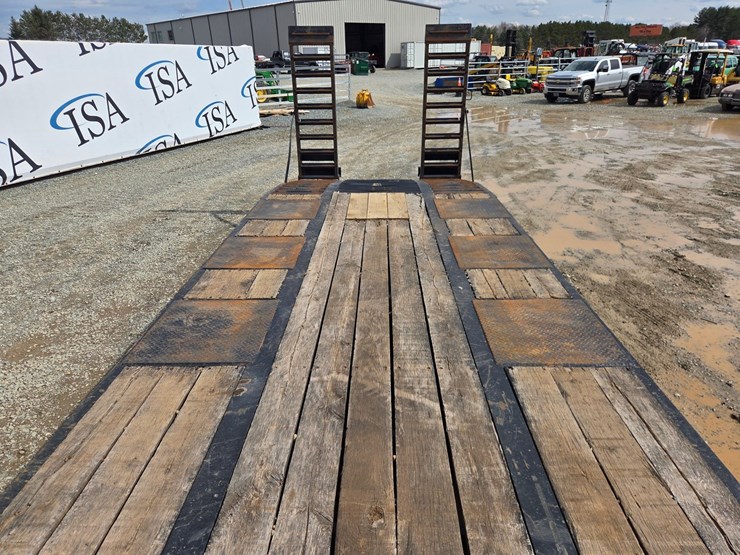 2013-massey-ferguson-8-image-25