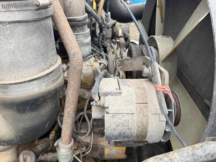 #1117-•-volvo-whitegmc-day-cab-truck-tractor-image-20