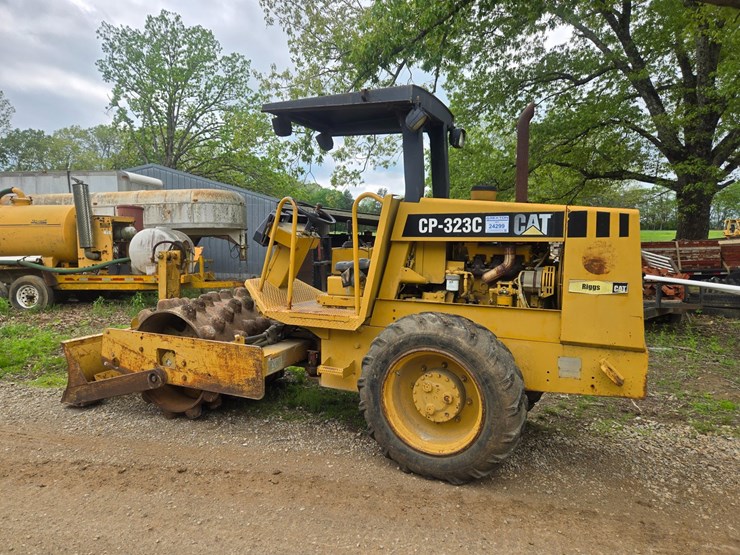 caterpillar-cp-323c-image-6