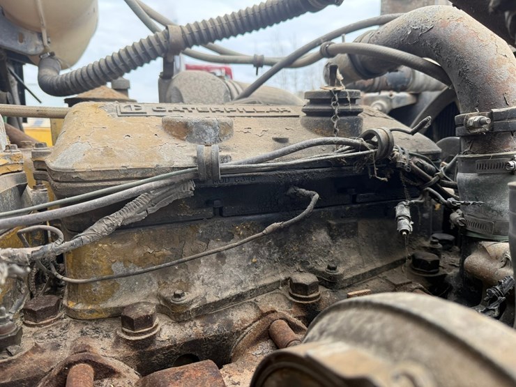 #1117-•-volvo-whitegmc-day-cab-truck-tractor-image-24