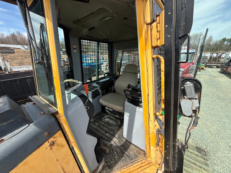 2002-deere-700h-lgp-image-44