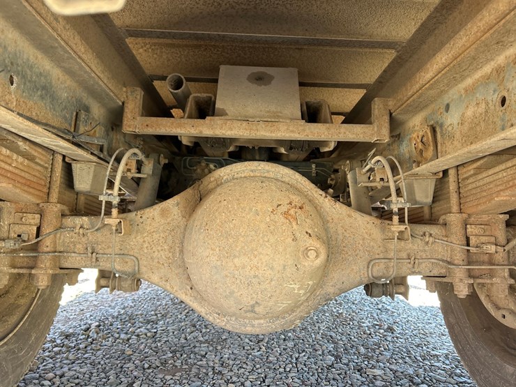 2005-isuzu-nqr-image-21