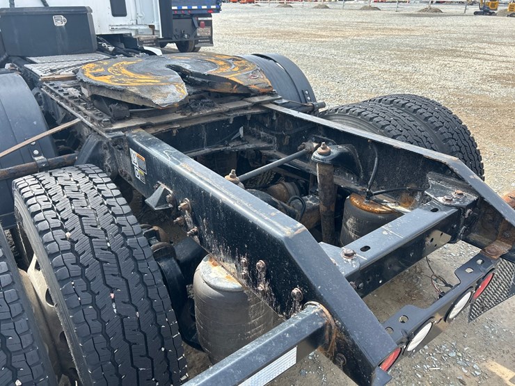 2017-kenworth-t680-image-21