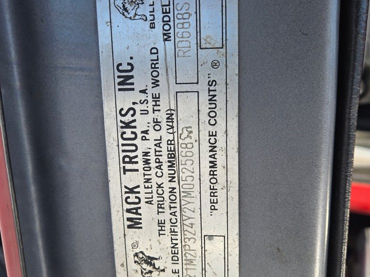 2000-mack-rd688s-image-78