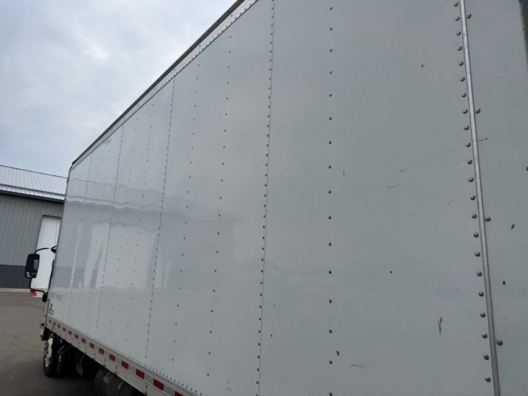 2019-isuzu-nrr-image-26