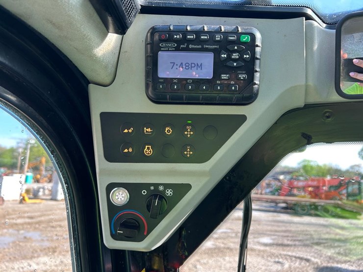 2022-jcb-2ts-7t-image-24