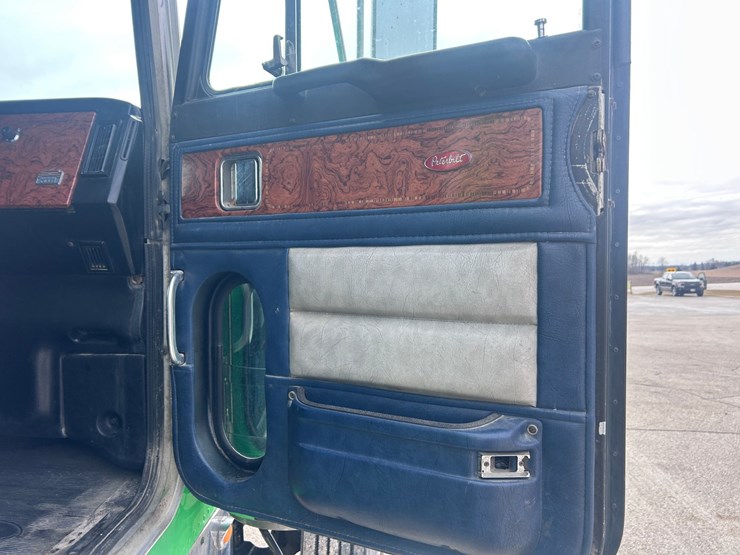 1999-peterbilt-379-image-56