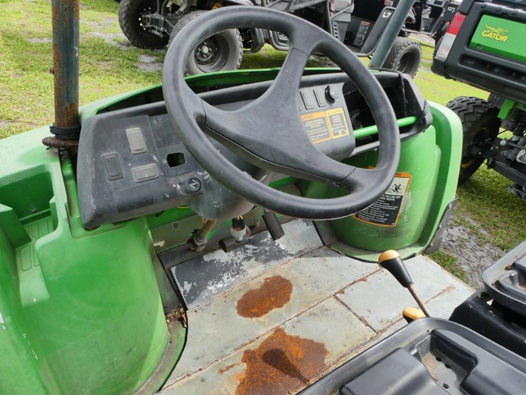 john-deere-gator-image-8