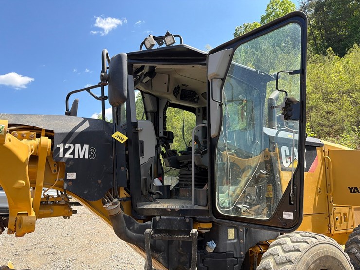 2018-caterpillar-12m3-image-43