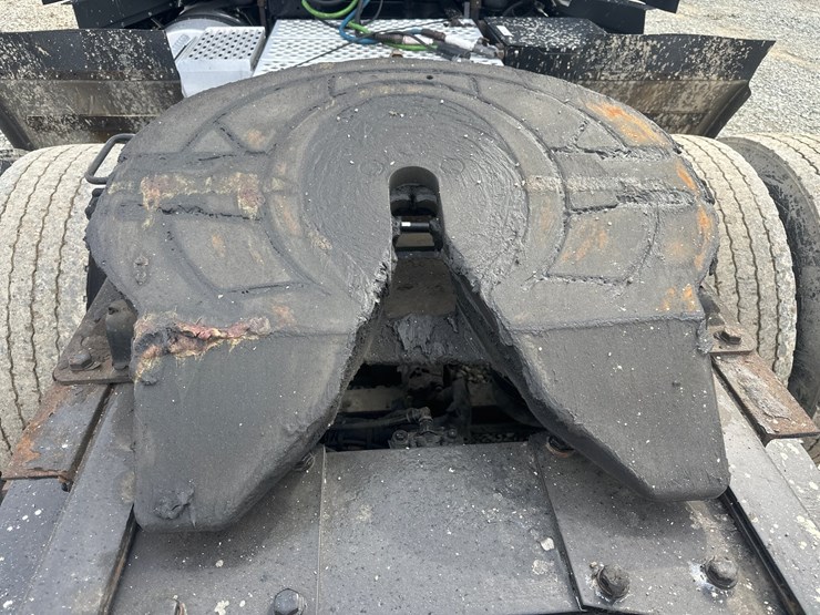 2020-kenworth-t680-image-30