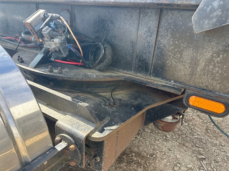 2010-massey-ferguson-8-image-34