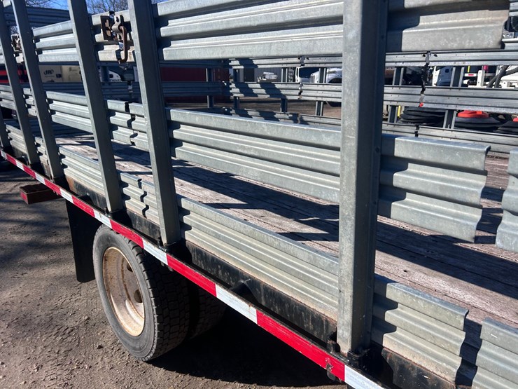 2013-isuzu-npr-image-23