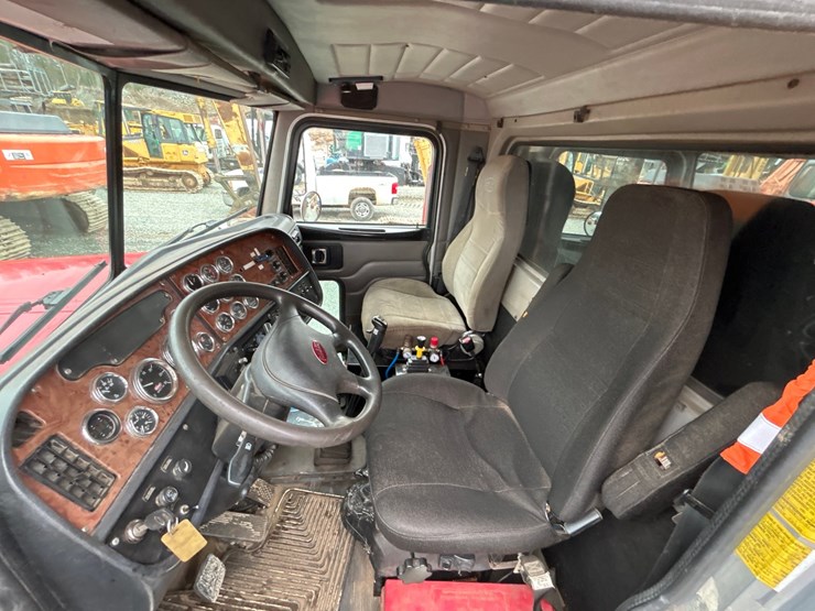 2005-peterbilt-357-image-75