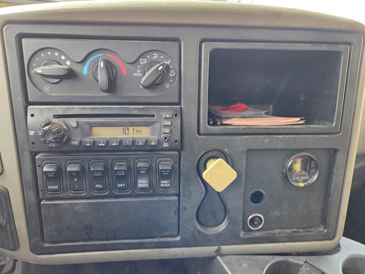 2012-international-7600-image-60