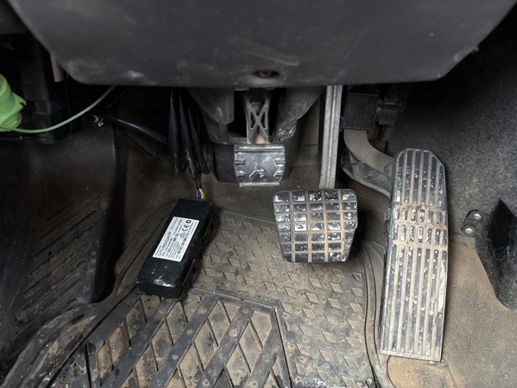 2016-massey-ferguson-8-image-44