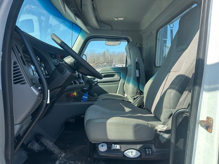 2017-kenworth-t680-image-29