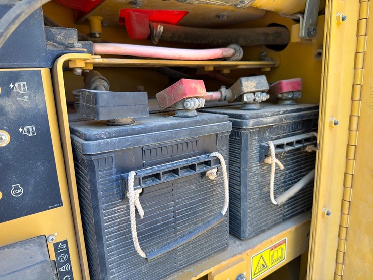 2018-caterpillar-12m3-image-78