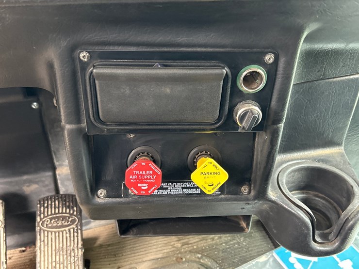 2005-peterbilt-357-image-84