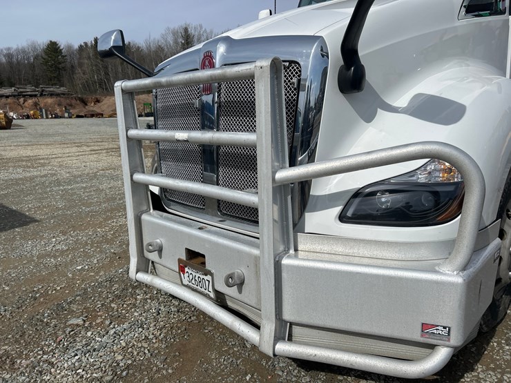 2017-kenworth-t680-image-12