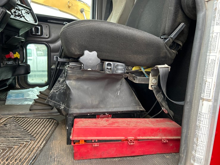 2005-peterbilt-357-image-73