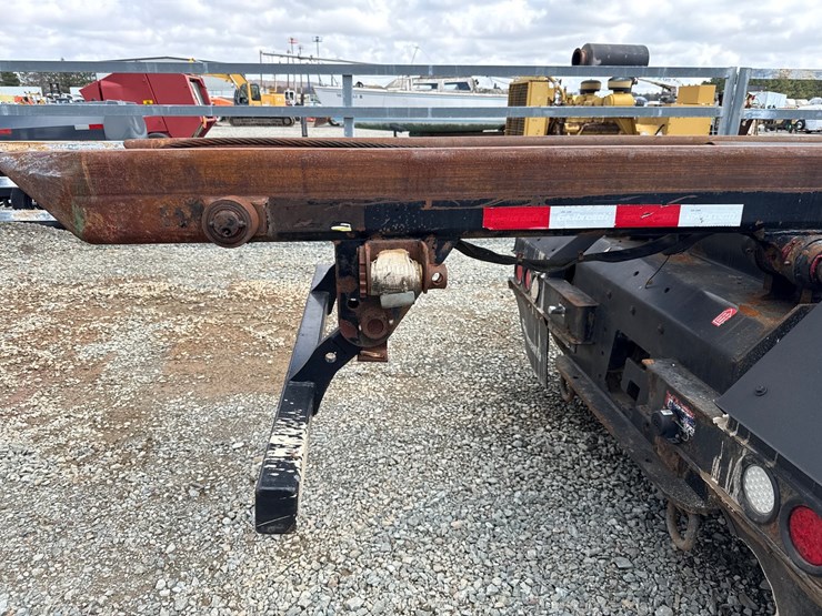 2016-massey-ferguson-8-image-43