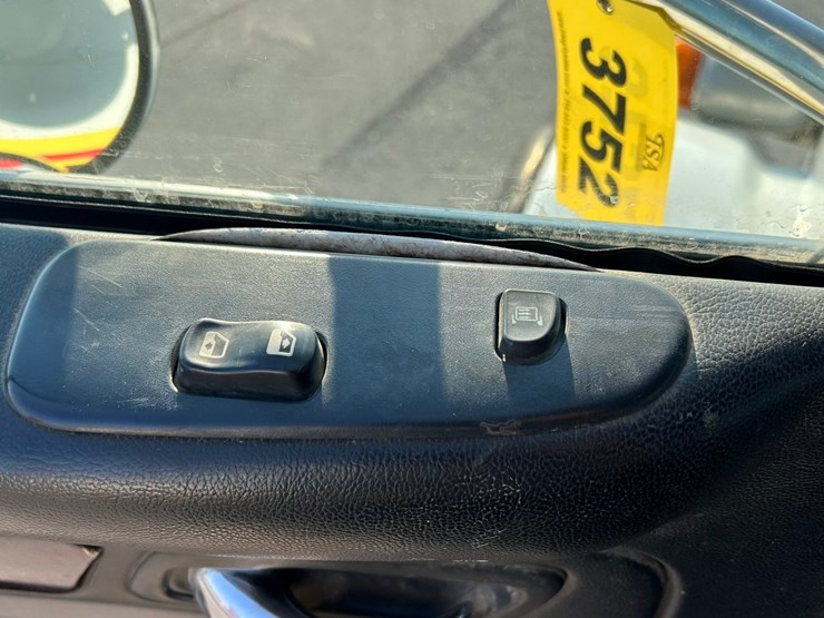 peterbilt-365-image-105