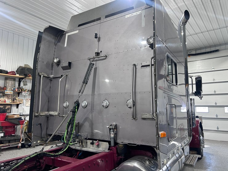 2007-peterbilt-379-image-37