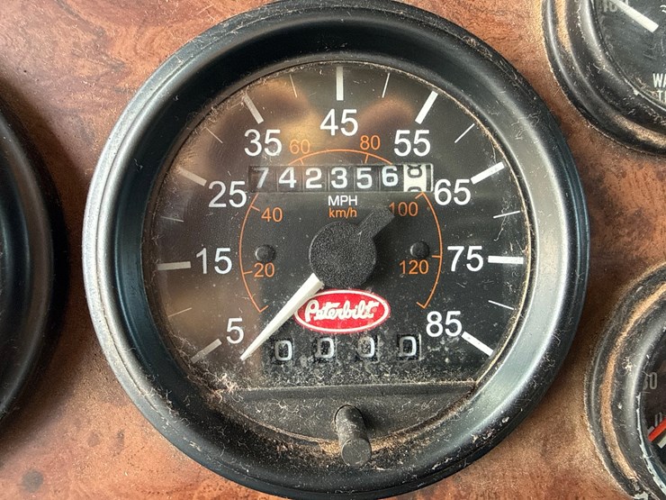 2004-peterbilt-378-image-44