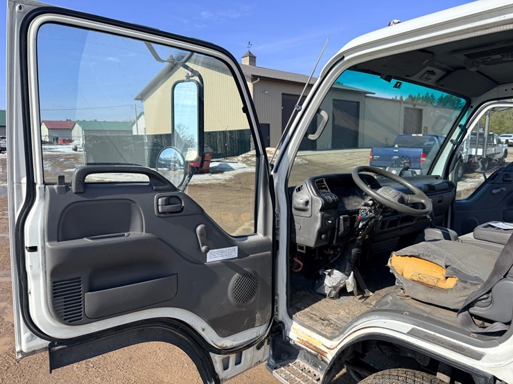 2001-isuzu-npr-image-36