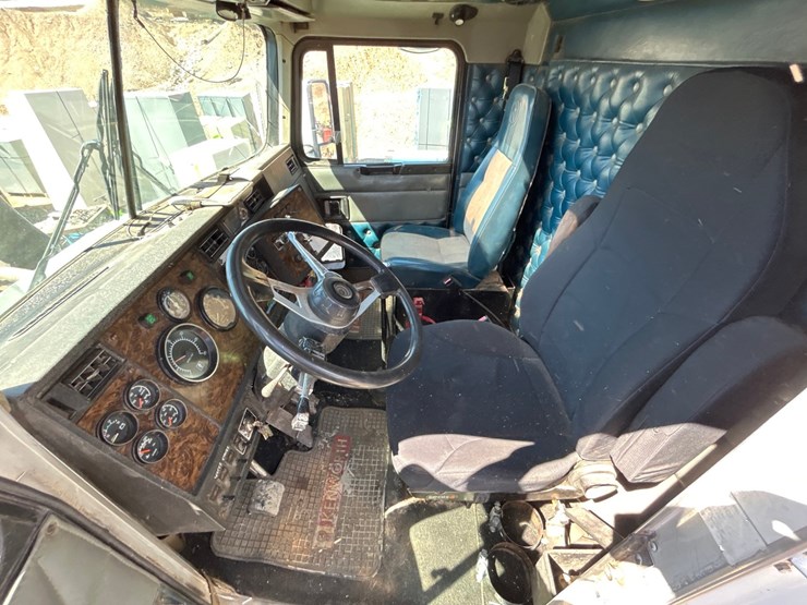 1994-massey-ferguson-8-image-64