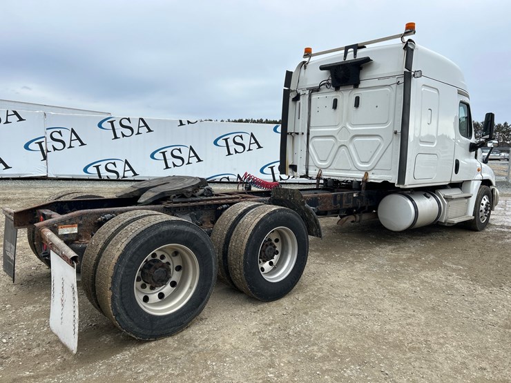 2017-massey-ferguson-8-image-5