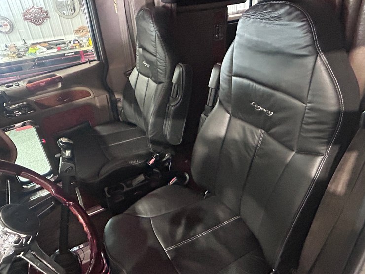 2007-peterbilt-379-image-48