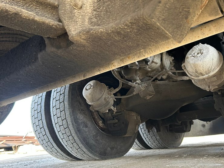 #2237-•-2006-mack-tri-axle-concrete-placement-truck-image-48